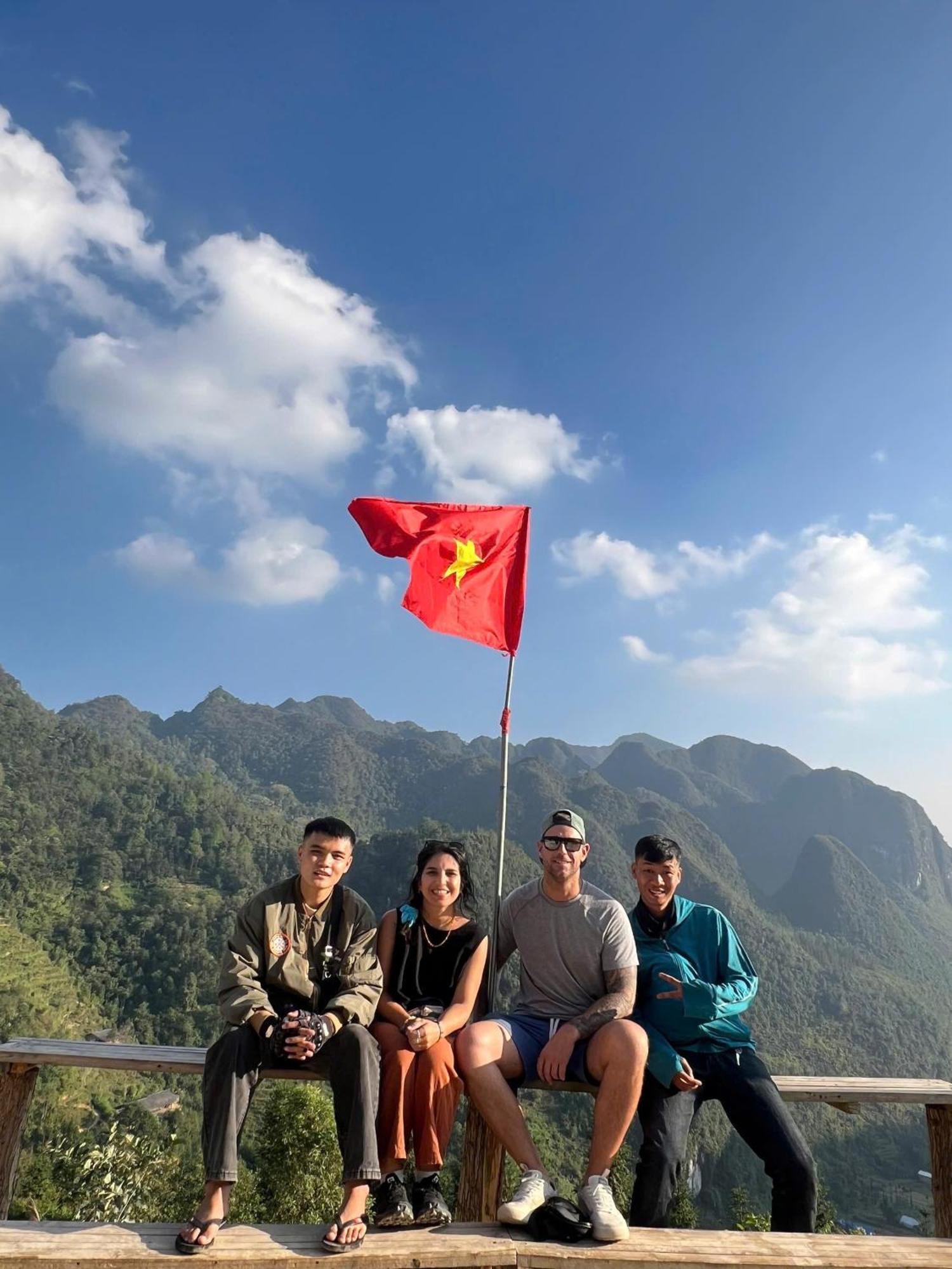 Hg Hostel Provide Tours & Motorbikes Hà Giang Zewnętrze zdjęcie