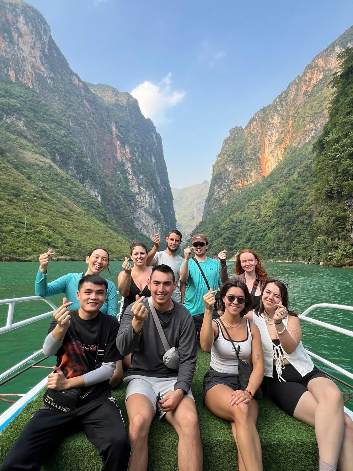 Hg Hostel Provide Tours & Motorbikes Hà Giang Zewnętrze zdjęcie